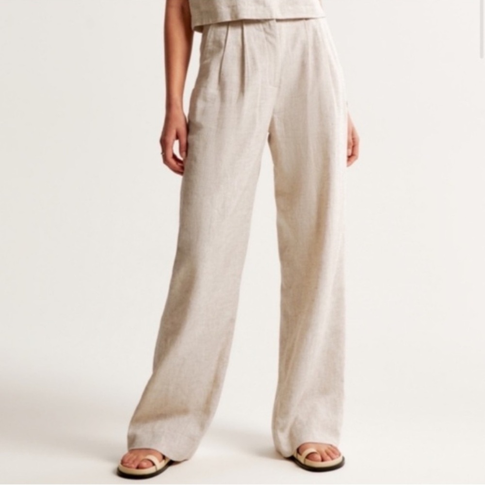 Abercrombie & Fitch Linen-Blend Wide Leg Pants in Beige